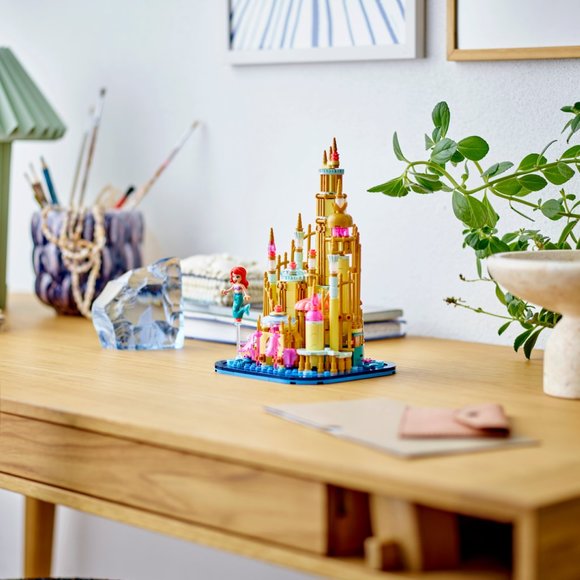 LEGO Disney 40708 Mini Ariels Castle New NIB Little Mermaid in Hand - Picture 3 of 11